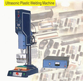 machine de soudure en plastique ultrasonique du thermoplastique 220V pour l'arme à feu de jouet/boîte de déguisement