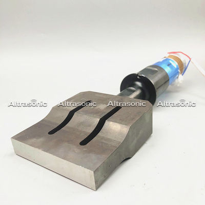 Système de soudage par ultrasons de 20 kHz 2600 W pour la machine à serviettes sanitaires
